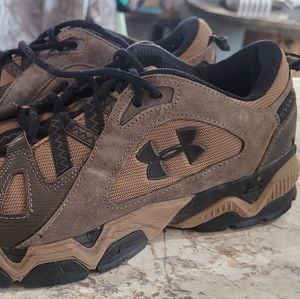 Mens 12 Under Armour shoes